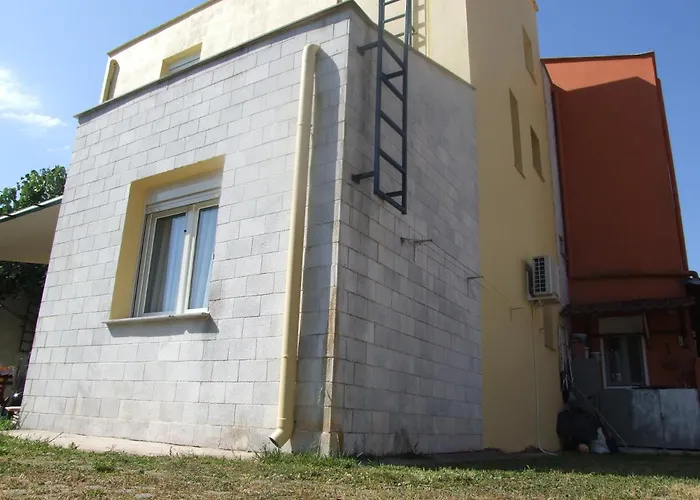 House By The Sea